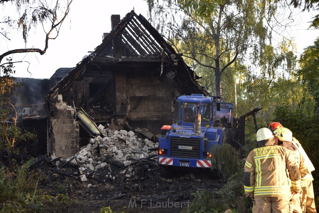 Grossfeuer Einfamilienhaus Siegburg Muehlengrabenstr P1009.JPG - Miklos Laubert